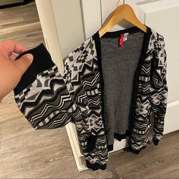 Boho Patterned Black & White DIVIDED H&M Cardigan - Picture 3 of 7
